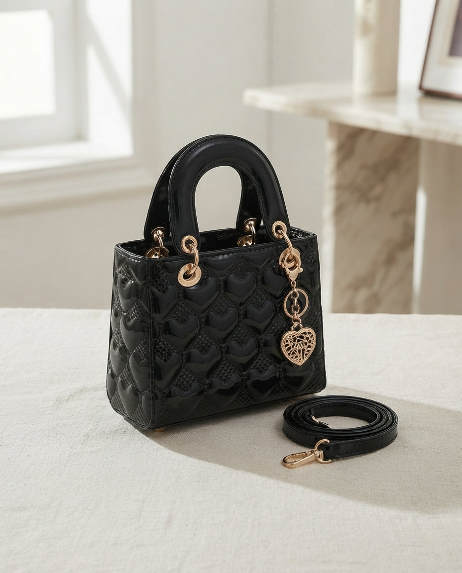 Bolso de Mano Valentina - Diseño Matelassé con Motivo de Corazones