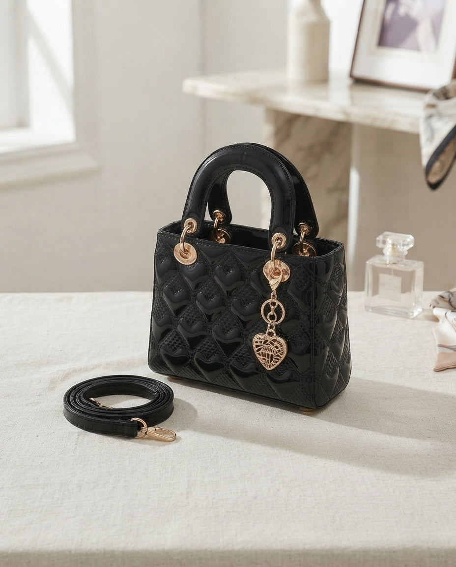Bolso de Mano Valentina - Diseño Matelassé con Motivo de Corazones